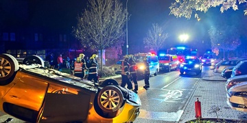 Mladá řidička se s vozem převrátila na střechu