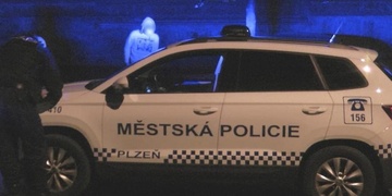 Opilý mladík ujížděl strážníkům