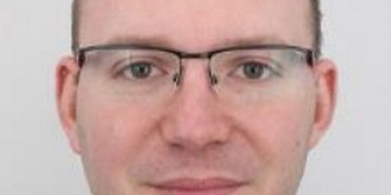 Policisté pátrají po ozbrojeném muži