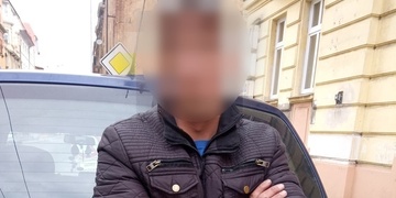 Řidič si bezohledným stáním pořádně zavařil