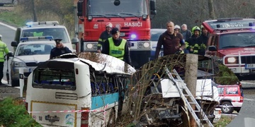 Autobus s plzeňskými fotbalisty havaroval - pět zraněných