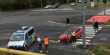 Vozidlo osmnáctileté řidičky zastavil až semafor