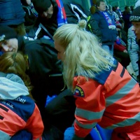 Během fotbalového zápasu v Doosan Aréně zemřel fanoušek