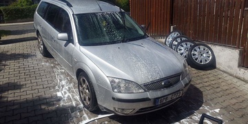 Majitel nabízí odměnu za nalezení ukradeného auta