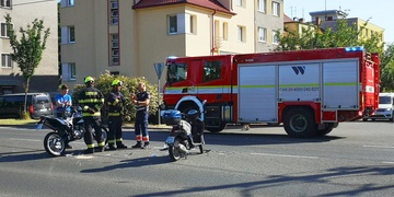 Střet motocyklu se skútrem v Plzni