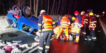 Nehoda těžce opilé řidičky uzavřela silnici z Plzně do Plas