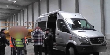 Dvanáct cizinců bude vyhoštěno