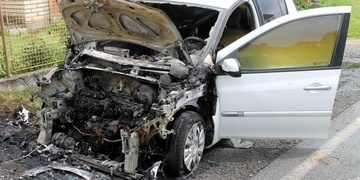 Požár zcela zničil osobní vozidlo