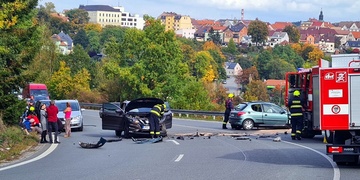 Čelní střet dvou osobních aut