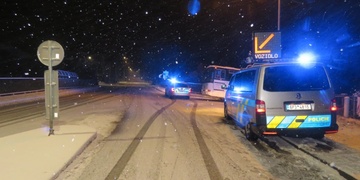 Opilec naboural autobus a ujel, zadržel ho svědek