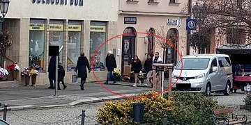 Poznáte osoby na fotografii?