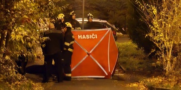 V Sokolovské ulici byla nalezena mrtvá žena, zřejmě spáchala sebevraždu
