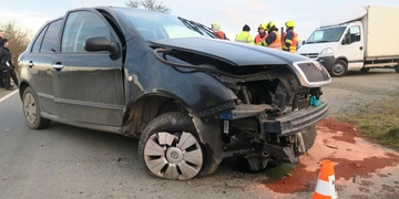 Řidička se za jízdy otočila na malou dcerku