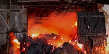 Včerejší velký požár založil žhář