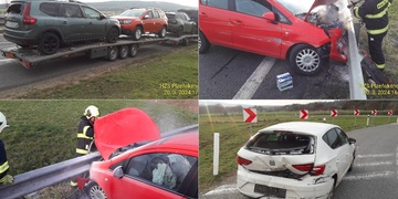 Střet tří vozů na dálnici