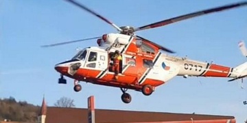 Stánkař dronem ohrozil vrtulník LZS transportující těžce zraněnou ženu
