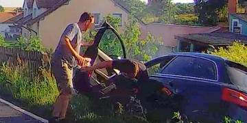 Opilý řidič po havárii vylézal z vozu téměř po čtyřech