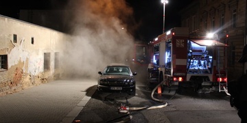 Hasiči právě teď zlikvidovali požár skladu