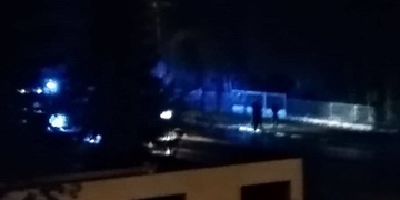 "Na ulici tu křičí nějaký člověk s pistolí!"