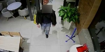 Recidivista okradl prodavačku v Olympii o 23000