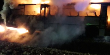 Plameny zachvátily autobus