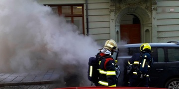 Požár auta v centru Plzně