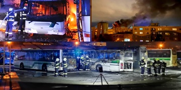 Vyšetřování velkého požáru autobusů v depu přebírají kriminalisté