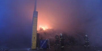 Včera hasiči bojovali s obrovským požárem v Kralovicích