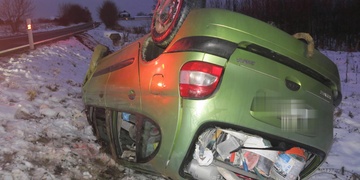 Opilý řidič se převrátil s autem