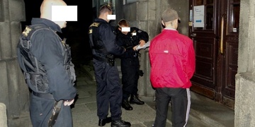 Dva násilníci napadli další osoby