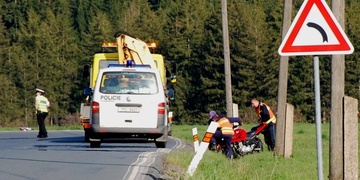 Smrt motorkáře, na místo letěl vrtulník zbytečně