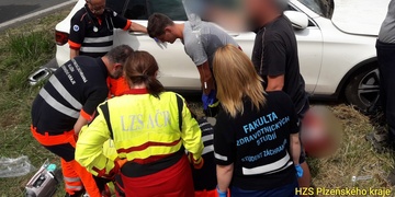 Vážná nehoda, řidiče museli resuscitovat