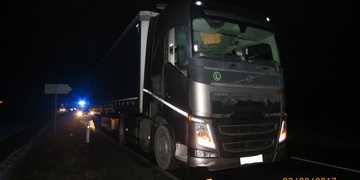 Kuriózní nehoda: Kamion havaroval s křeslem