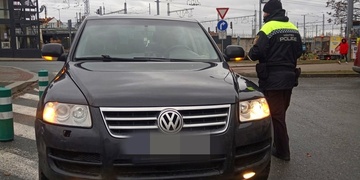 Jeden se zákazem řízení a druhý opilý se spolujezdcem v celostátním pátrání