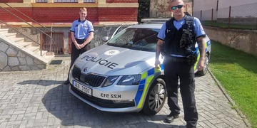 Po sebevrahovi s nožem pátrali v lese policisté