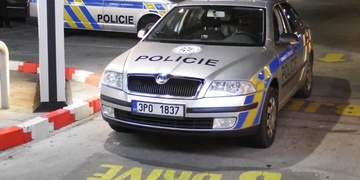 Opilý usnul v autě u McDrive