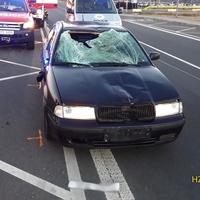 Chodkyně při střetu s autem utrpěla vážná mnohačetná zranění