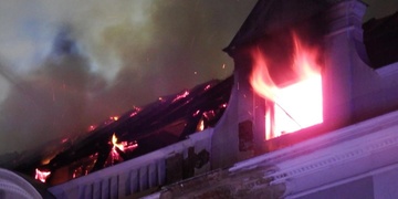 Za rozsáhlým požárem v centru Plzně mohou stát bezdomovci