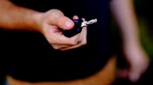 Klíče schované pod kapotou – škoda 130 000 korun!