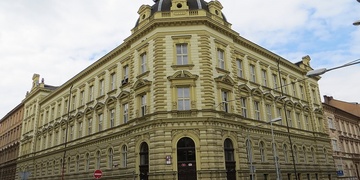 Děkan Fakulty zdravotnických studií rezignoval kvůli zpronevěře