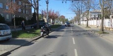 Policie hledá motorkáře, který pomáhal u nehody