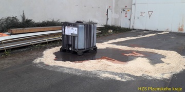 Prudká chemická reakce vyděsila zaměstnance