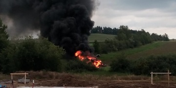 Oheň traktor zcela zničil