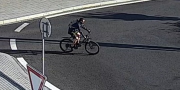 Poznáte cyklistu na fotografiích?