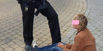 Opilé ženy řádily po Plzni, jedna dokonce vyjela autem a bourala