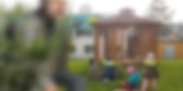 Jednasedmdesátiletý stařík masturboval u plotu mateřské školky