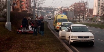 Starší paní se udělalo špatně a spadla ze svahu