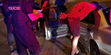 S vozidlem havaroval, byl opilý a porušil zákaz řízení