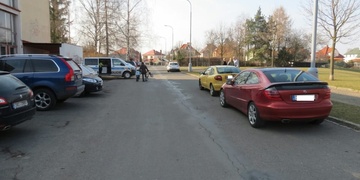 V Rokycanech naboural auto a od nehody zbaběle ujel