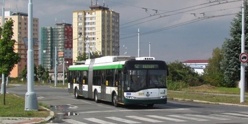 Senior zemřel na zastávce PMDP